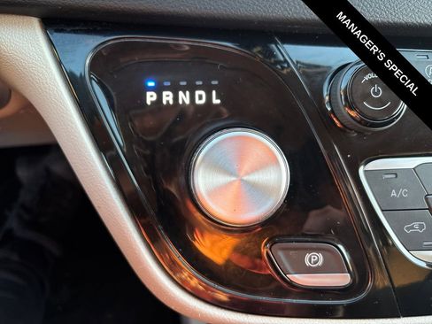 Used 2022 Chrysler Voyager LX FWD image 25