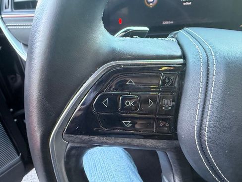 Used 2022 Jeep Grand Cherokee Overland w/ Luxury Tech Group IV image 2