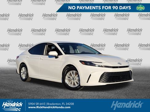 Used 2025 Toyota Camry LE image 1