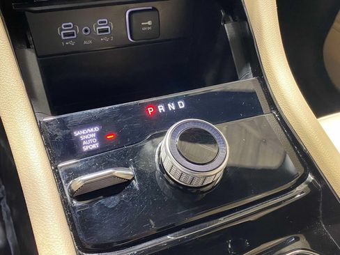 Used 2023 Jeep Grand Cherokee Limited AWD/4WD image 31