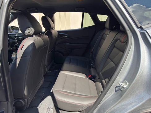 Used 2025 Chevrolet Trax RS FWD image 34