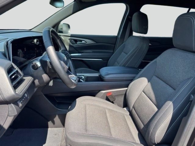 Used 2025 Chevrolet Traverse LT AWD/4WD image 9