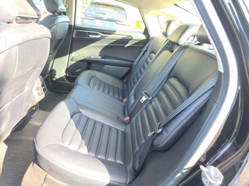 Used 2019 Ford Fusion SEL FWD image 24