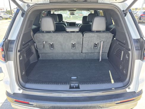 Used 2024 GMC Acadia Elevation image 38