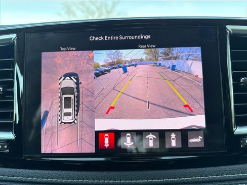 Used 2022 Chrysler Pacifica Limited AWD/4WD image 40