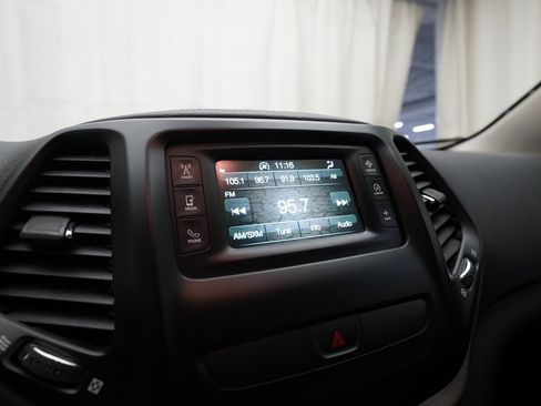 Used 2017 Jeep Cherokee Sport w/ Cold Weather Group image 6