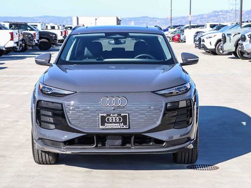 Used 2025 Audi Q6 e-tron Premium w/ Convenience Package image 2