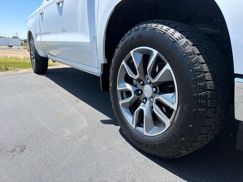 Used 2025 Chevrolet Silverado 1500 LT w/ Z71 Off-Road Package AWD/4WD image 4