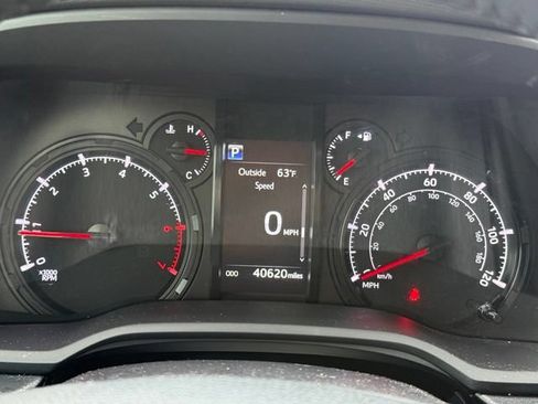Used 2023 Toyota 4Runner SR5 Premium w/ Moonroof Package AWD/4WD image 19