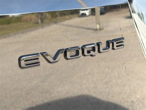 Used 2024 Land Rover Range Rover Evoque Dynamic SE image 11