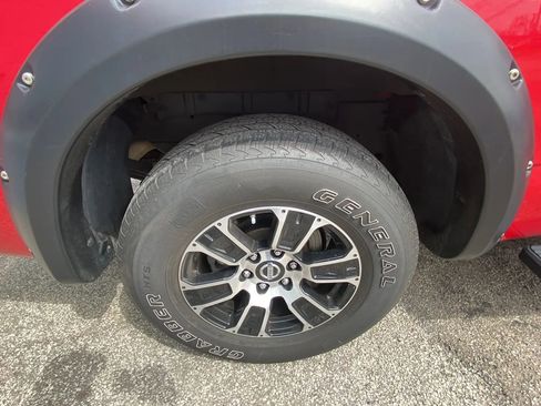 Used 2022 Nissan Titan SV AWD/4WD image 19