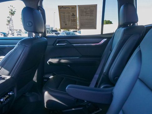 Used 2024 GMC Acadia Elevation image 15