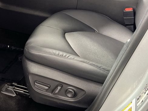 Used 2025 Toyota Grand Highlander FWD image 5