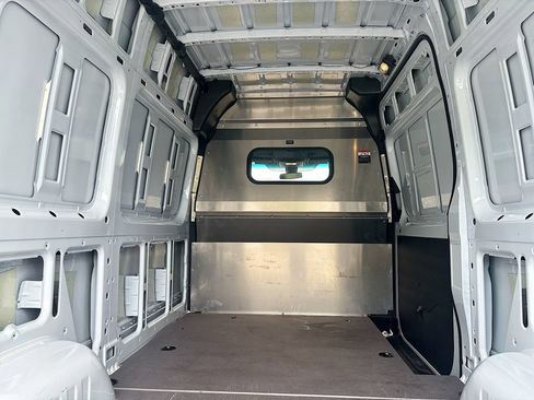 Used 2025 Mercedes-Benz Sprinter 2500 image 24