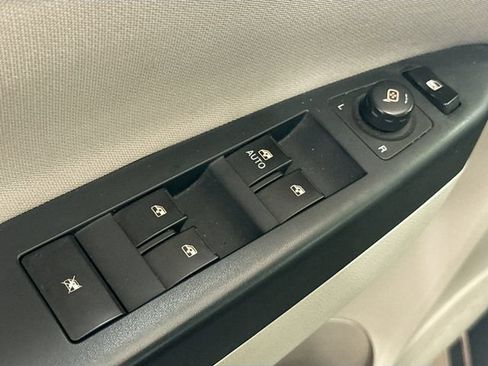 Used 2009 Saturn Vue XR w/ Convenience Package FWD image 16