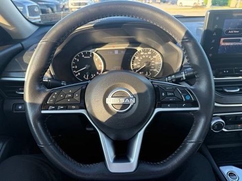 Used 2024 Nissan Altima 2.5 SV w/ SV Premium Package FWD image 19