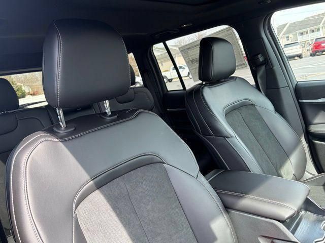 New 2026 Jeep Grand Cherokee Altitude AWD/4WD image 30
