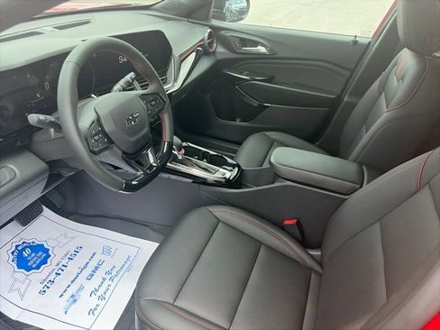 New 2026 Chevrolet Trax RS w/ Sunroof Package FWD image 16