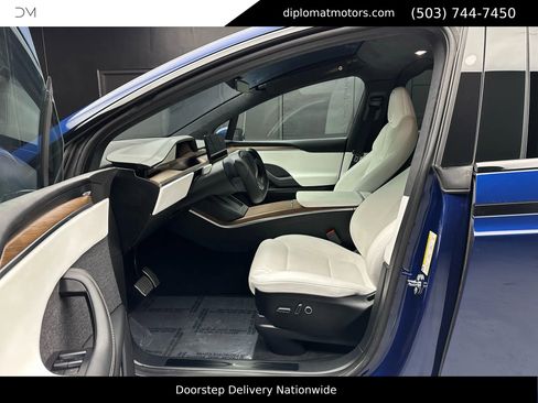 Used 2022 Tesla Model X image 17