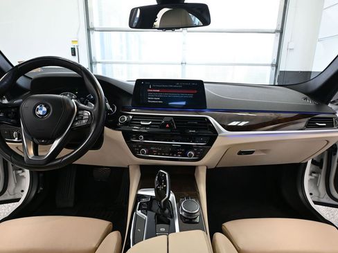 Used 2017 BMW 530i xDrive image 28