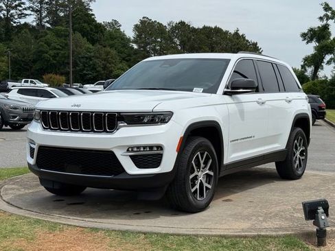 Used 2024 Jeep Grand Cherokee Limited RWD image 2