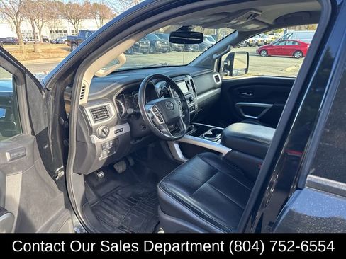 Used 2019 Nissan Titan PRO-4X w/ Pro-4x Convenience Package image 18