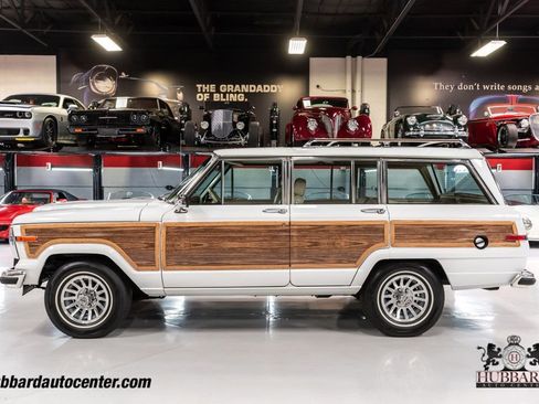 Used 1991 Jeep Grand Wagoneer 4dr Wagon 4WD image 5