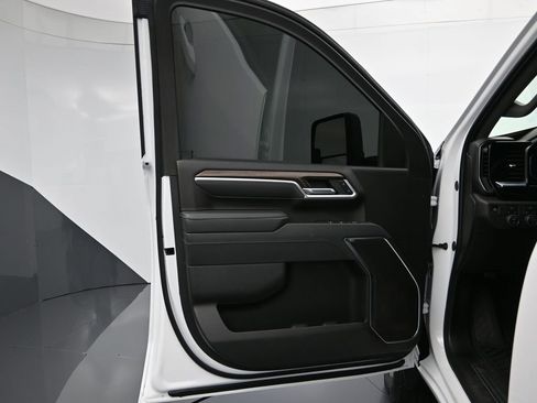 Certified 2025 Chevrolet Silverado 2500 LT w/ Convenience Package image 11