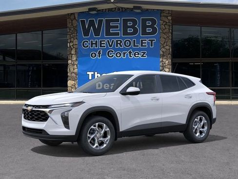 New 2026 Chevrolet Trax LS w/ LS Convenience Package FWD image 2