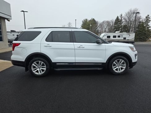 Used 2018 Ford Explorer XLT image 8