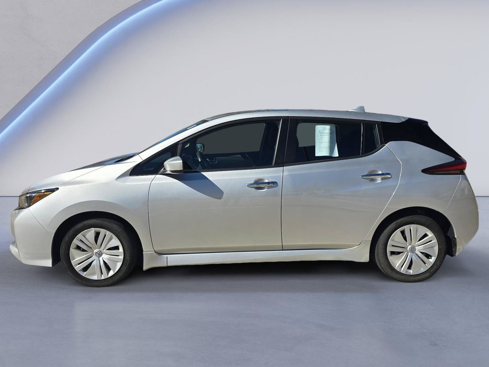 Used 2025 Nissan Leaf S FWD image 2