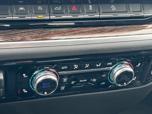 New 2026 GMC Sierra 1500 SLE image 17