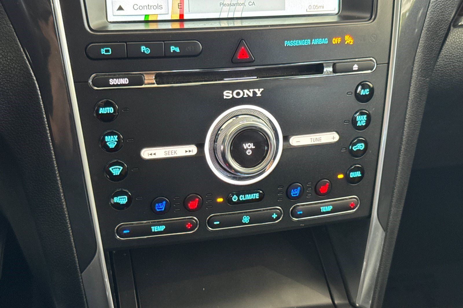 Used 2017 Ford Explorer Limited w/ Equipment Group 301A AWD/4WD image 28