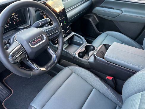 Used 2026 GMC Terrain AT4 w/ Convenience Package III image 9