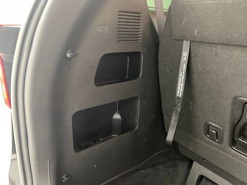 Used 2025 Kia Carnival FWD image 41