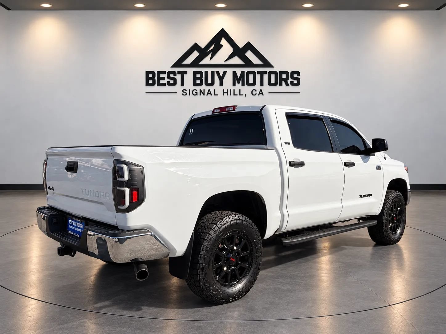 Used 2015 Toyota Tundra SR5 AWD/4WD image 8