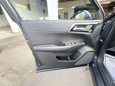 New 2025 Mitsubishi Outlander SE image 13