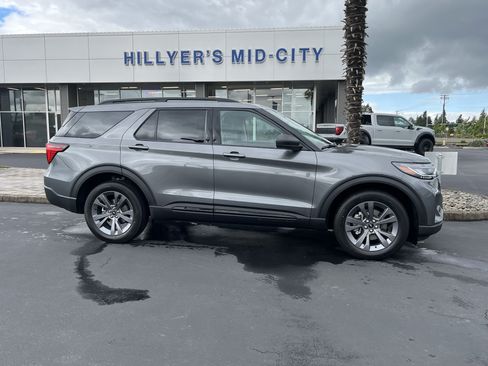 New 2026 Ford Explorer Active AWD/4WD image 2