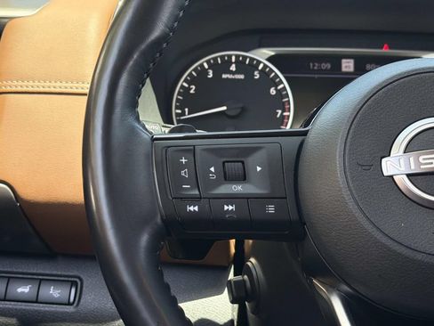Used 2022 Nissan Pathfinder Platinum w/ Cargo Package FWD image 8