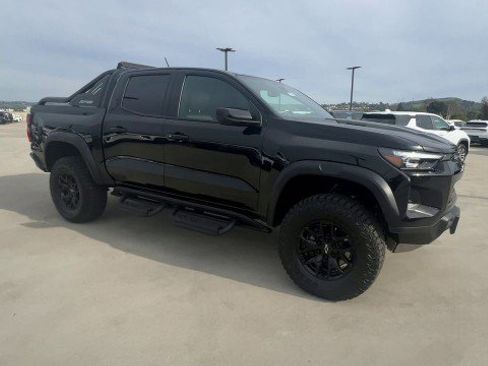 Used 2025 Chevrolet Colorado ZR2 w/ Midnight Edition image 2