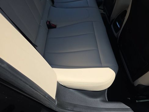 Used 2023 BMW 330i xDrive Sedan w/ Premium Package AWD/4WD image 15