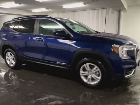 Certified 2022 GMC Terrain SLE w/ Driver Convenience Package image 2