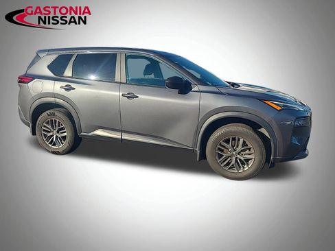 Used 2023 Nissan Rogue S image 11