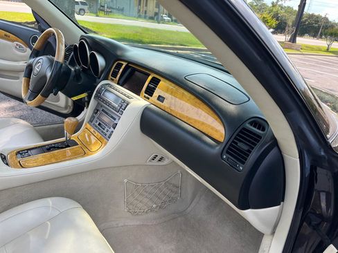 Used 2004 Lexus SC 430 Convertible image 30