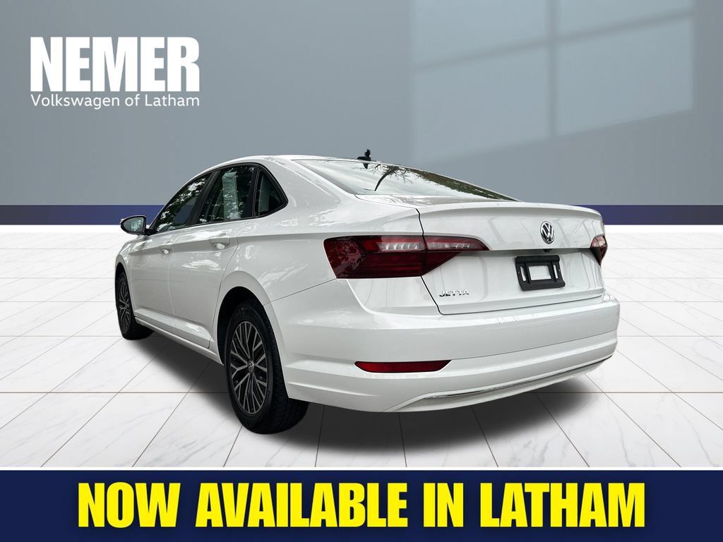 Used 2021 Volkswagen Jetta SE FWD image 2