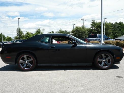 Used 2014 Dodge Challenger SXT RWD image 4