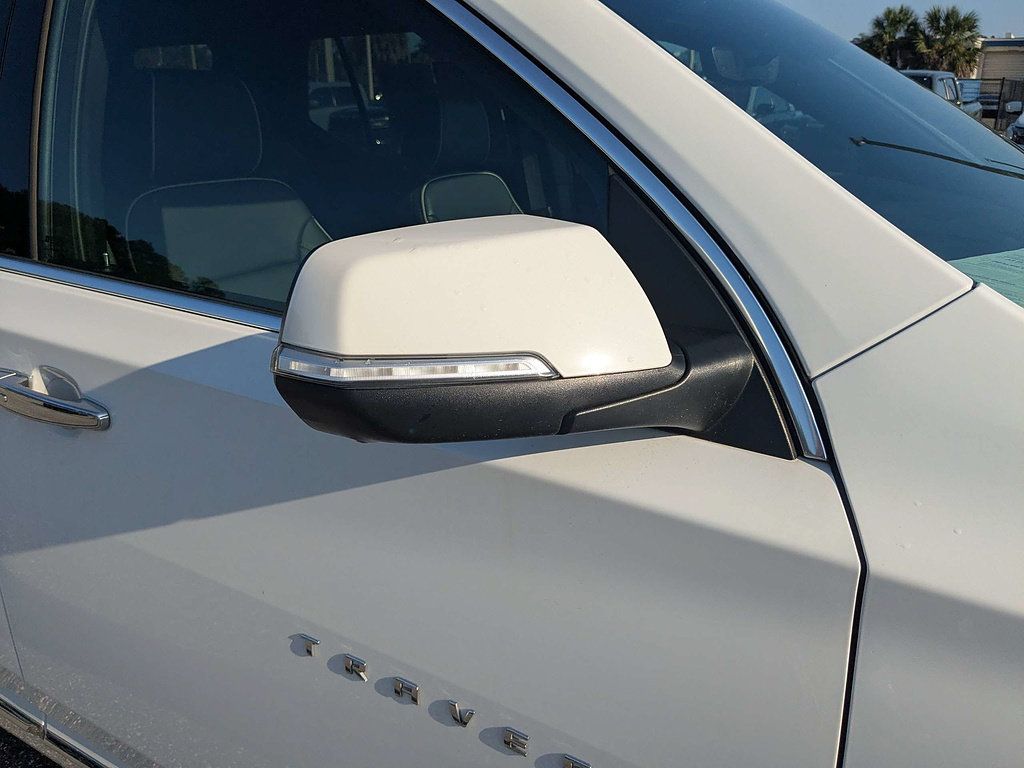 Used 2023 Chevrolet Traverse Premier FWD image 12