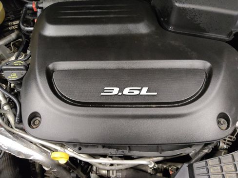Used 2017 Chrysler Pacifica Touring FWD image 30