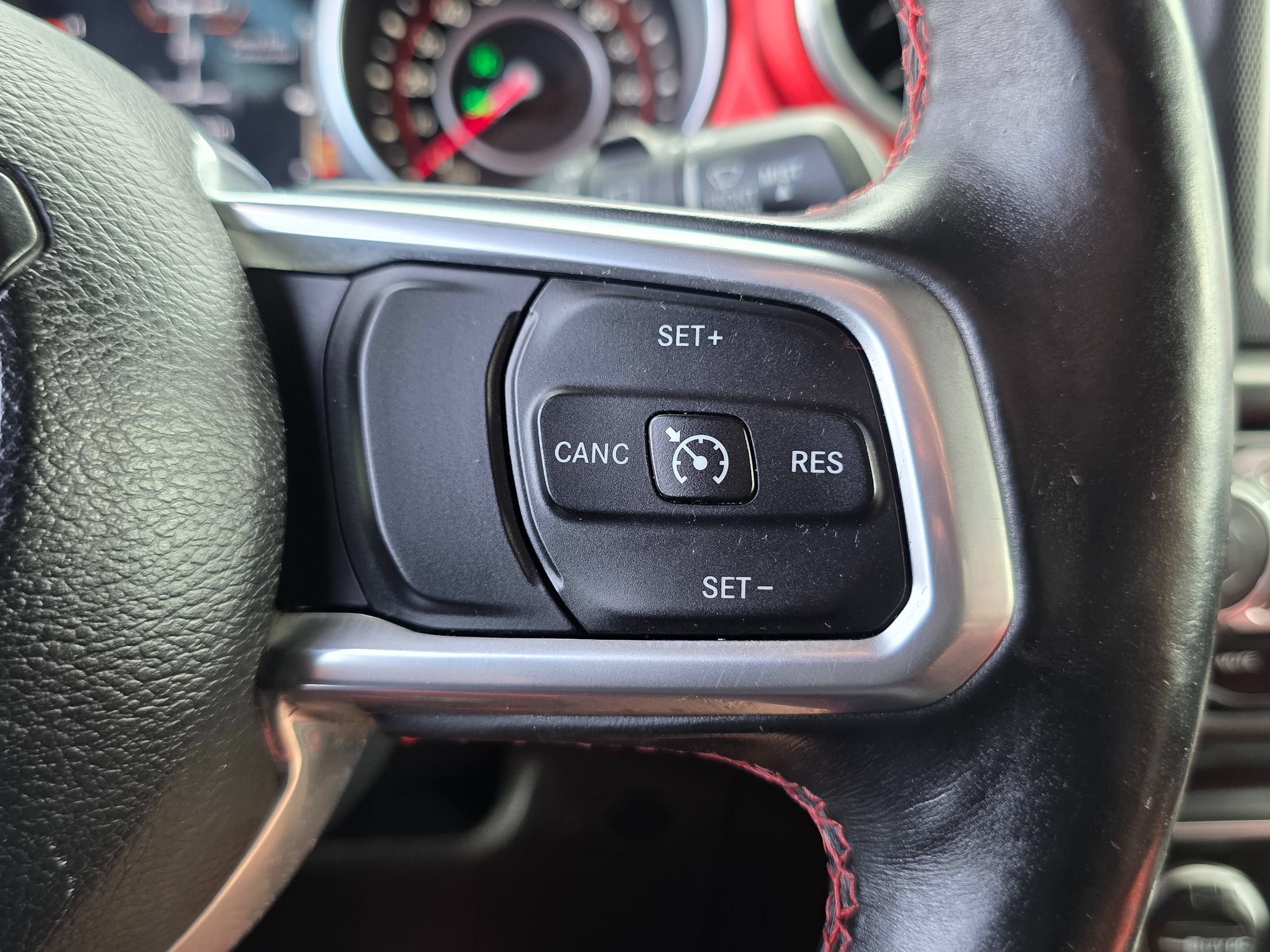 Used 2018 Jeep Wrangler Unlimited Rubicon w/ Dual Top Group AWD/4WD image 33