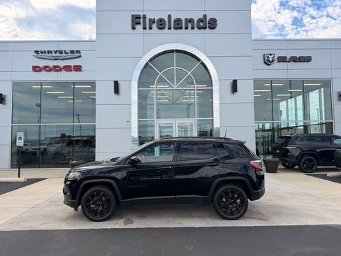 Used 2022 Jeep Compass Latitude w/ Convenience Group AWD/4WD image 2
